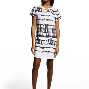 Lisa Todd The Shake Up Contrast-Print T-Shirt Dress